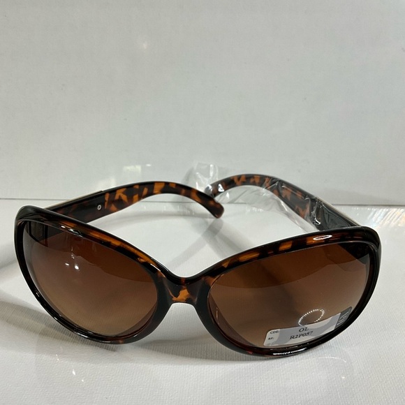 Chic Tortoise Shell Sunglasses - Picture 1 of 5